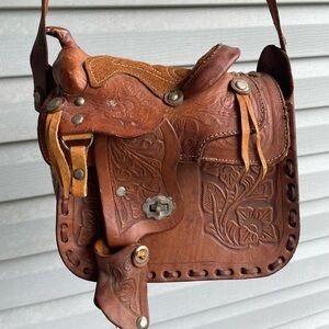 Hand-Tooled Leather Saddle Bag Sheepskin Lined Honey Brown Horse Stirrup
